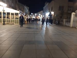 Будна ноќ за Битола- по земјотресите  жителите излегоа на улиците
