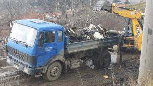 „Комуналец“ натовари 100 кубни Метри смет од дива депонија на ул. „11та“ во Битола