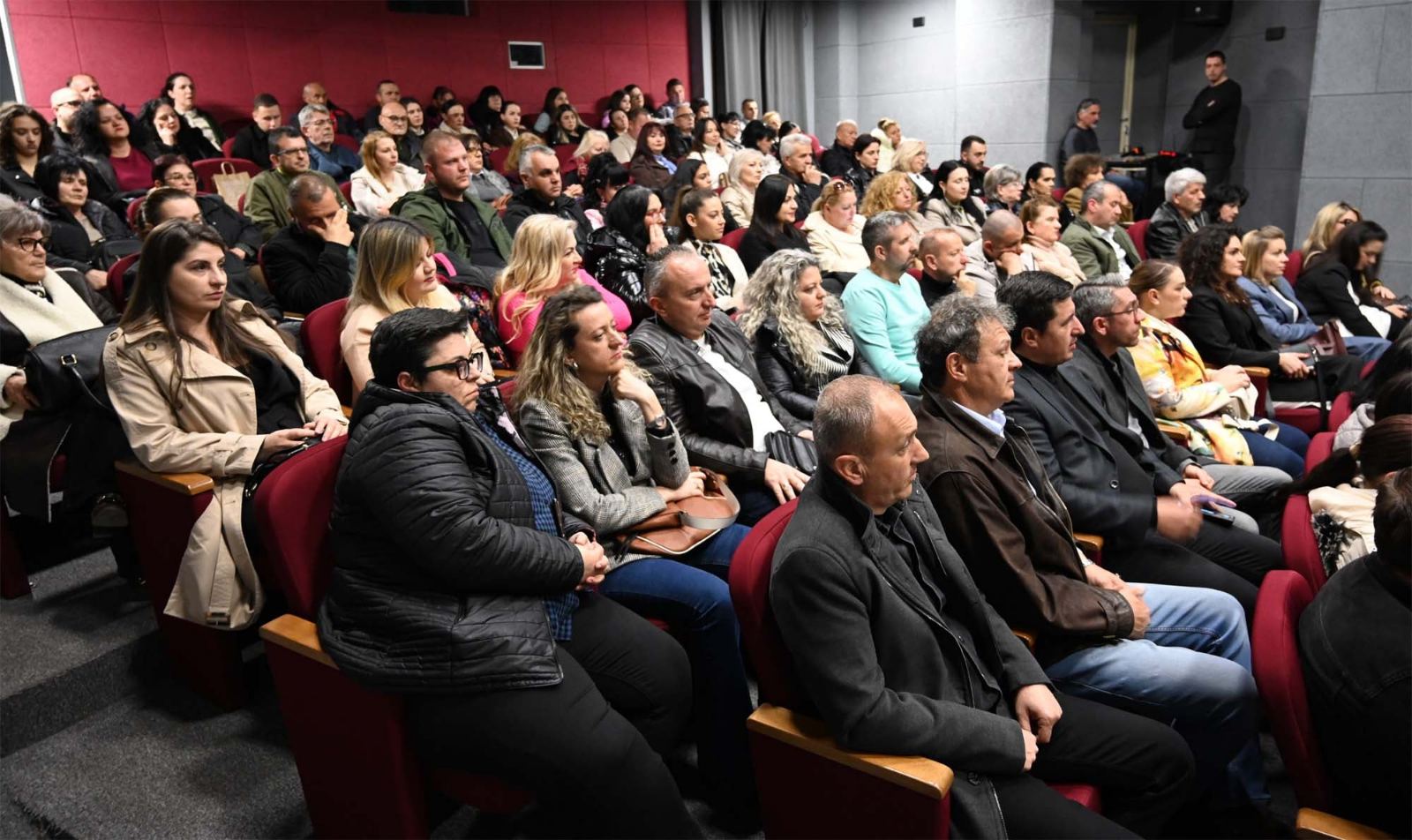 IMG 141c3a32bbf478f66698f6ff4621aa65 V