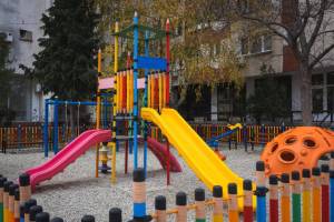 Во Битола изградени три нови детски игралишта во месноста "Областа"