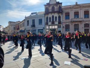 Промоција и афирмација на германскиот јазик, учениците од Гимназијата &quot;Јосип Броз-Тито&quot; организираа флешмоб