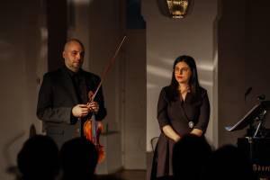 ОД САМРАК ДО ЗОРИ - СЦЕНСКО-МУЗИЧКИ ПРОЕКТ што ја претвори сонатата за виолина и пијано од César Franck во ноќно патување