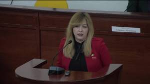 Буневска од СДСМ одговори на повикот на Коњановски, подари и развоен план за велосипедски сообраќај во Битола