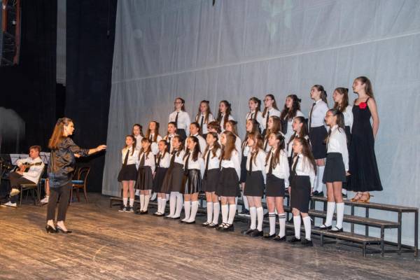 Хорот на ОУ „Гоце Делчев“ Битола се годинешни прваци на државните натпревари за училишни хорови и оркестри