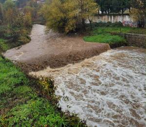 Во Битолско и Ресенско се регистрирани повеќе одрони и поединечни поплавени објекти, соопшти ЦУК