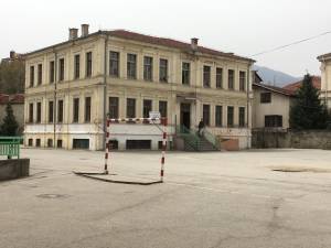 Соопштение од ОУ „Гоце Делчев“ Битола по фотографиите за прокиснување на кровот - наскоро почнува реконструкција