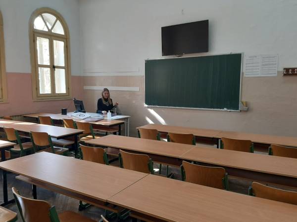 Главниот кризен штаб и препорача на Владата учебната година да продолжи со настава од 1 февруари