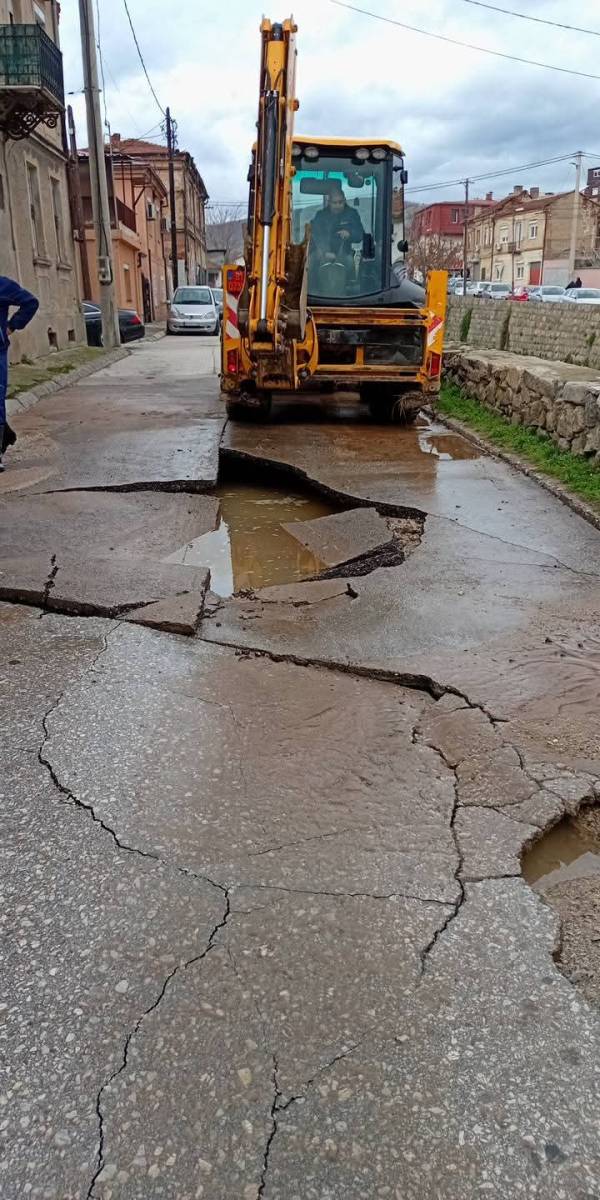 Соопштение од Водовод Битола-саниран дефектот на Булевар "1 Мај"