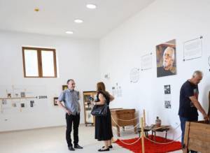 Не е запоставена меморијалната соба на Петре М. Андреевски, вели министерот Љутков по посетата на Слоештица