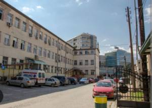 Се бара притвор за тепачот од Битола кој натепа доктор и полицајци