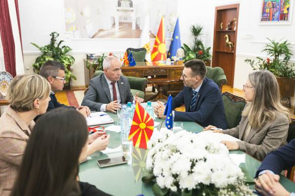 Заменик амбасадорот на Делегацијата на ЕУ Нупнау на средба со Коњановски