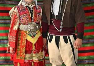 Тројца Бугари краделе делови од македонски народни носии во Демир Хисар, полицијата ги уапси