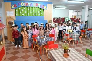 Со песнички и игри дечињата од битолските градинки ја пречекаа министерката Тренчевска