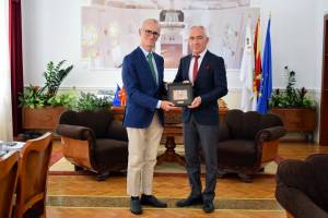 Амбасадорот на Италија Силвестри на средба со градоначалникот Коњановски