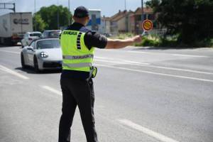 Вчера уапсени тројца возачи во Битолско кои возеле без положен возачки испит