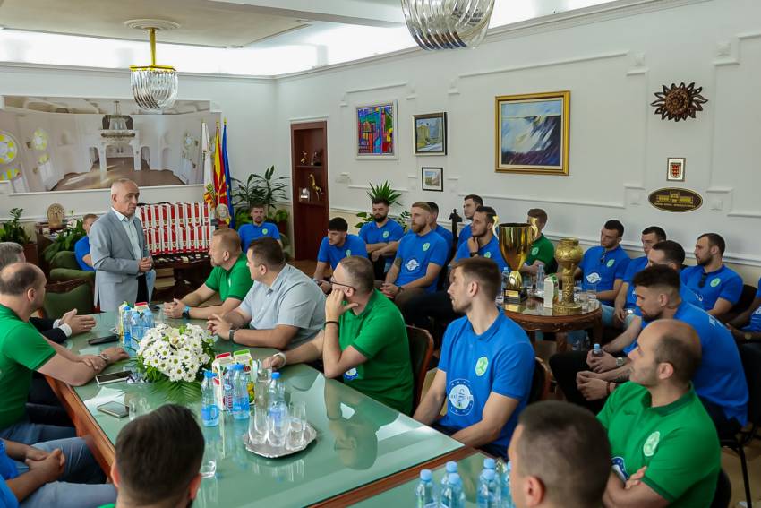 Ракометарите на Еурофарм Пелистер на прием кај градоначалникот Коњановски