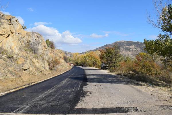 Девојче на 14 години тешко повредено на мотоцикл на патот за село Маково