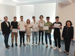 Ученици од Техничкото училиште -Битола,  добија прва награда за апликација за следење на автобускиот превоз во Битола