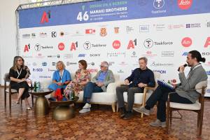 Најдоброто на „Браќа Манаки“ е што можеме да се сретнеме со други колеги и да разговараме за нашиот занает: Претставен лауреатот Капланоглу, жирито во компетиција за ЗЛАТНАТА КАМЕРА 300 и тимот на „Мајка“