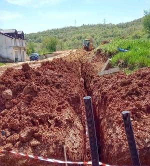 Започна изградбата на нова водоводна мрежа на улица „170-та“, информира ЈКП „Водовод“ Битола