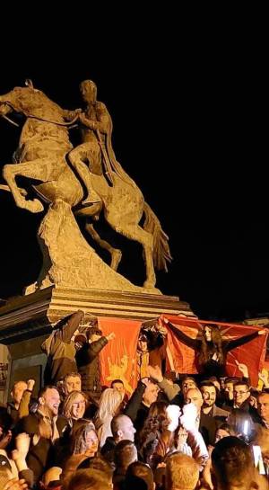 Фото: Победата на Коњановски се слави и пред воинот на коњ