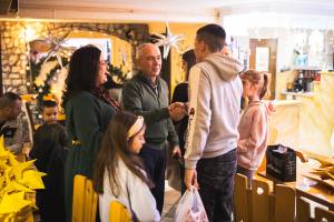 И Коњановски со младите бадникари правеше бадникови ѕвезди