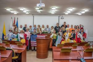 Фолклористите од „Илинденски денови“ на средба со Коњановски