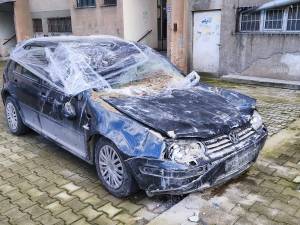 Се расчитува шутот од куќата што вчера се сруши во центарот на Битола и оштети неколку автомобили