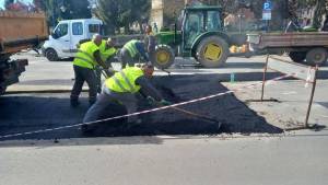 Нискоградба Битола ги санира ударните дупки во центарот на градот