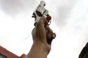 Битолчанец се пожалил дека колата му била оштетна од огнено оружје