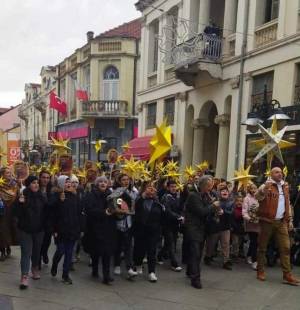 Православните христијани го слават Бадник - Денес Бадникова поворка на Широк Сокак