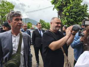 Бураскиот амбасадор Жељаско радуков (во средината)