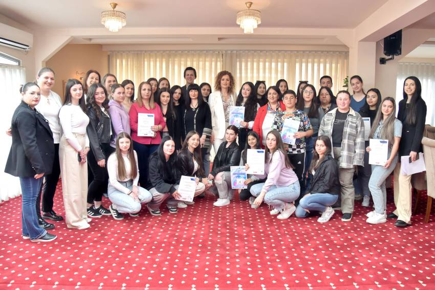 Здружението за развој на ромската заедница го имплементира проектот „Младите жени и девојки вклучени во заедницата“