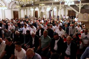 Денеска е Голем Бајрам - слават муслиманските верници во битолските џамии