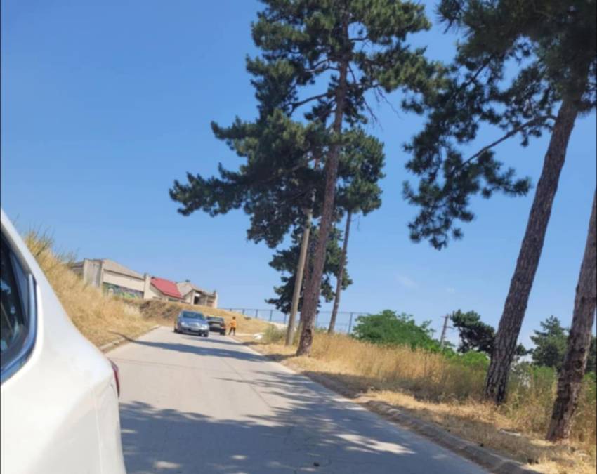Казнета е жената што остави вреќи со градежен шут на јавна површина во Битола, потврдија од Комуналната инспекција на Општина Битола