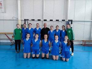 Нашите гимназијалки државни шампиони во ракомет- Екипата на професорите Трпковски и Сиљанов