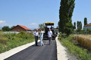 ЗАПОЧНА АСФАЛТИРАЊЕТО НА УЛИЧНАТА МРЕЖА ВО СЕЛО ЕГРИ
