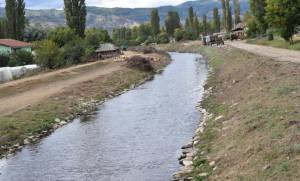 Битолската полиција уапси 10 Кинези на патот Битола-Демир Хисар кај мостот на Шемница за незаконски влез во државата