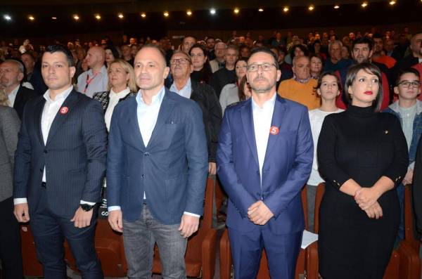 На барање на Филипче, целото раководството на СДСМ поднесе оставка вклучително и Методија Илиевски