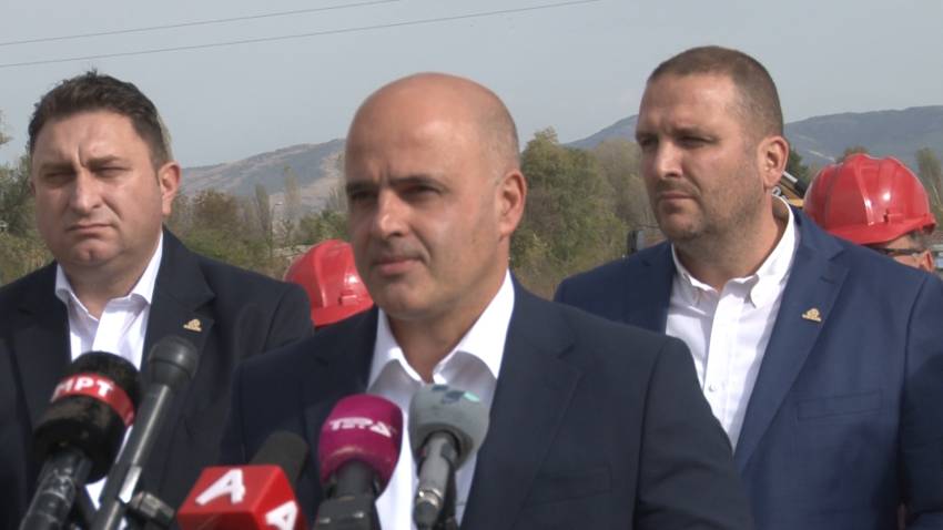 Ако Грците се заинтересирани за купување на  МЕПСО, ние сме заинтересирани за Солунското пристаниште, рече премиерот Ковачевски и додаде дека лажна е веста дека Владата преговара за продажба на електропреносниот систем