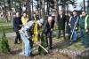 Годинешниот лауреат на највисокото општинско признание, Димче Миновски, засади дрвце во алејата на добитниците на наградата за животно дело