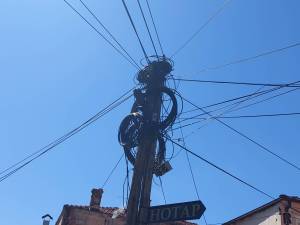 Угостителски објект на Широк Сокак крадел струја од ормар на Општина Битола
