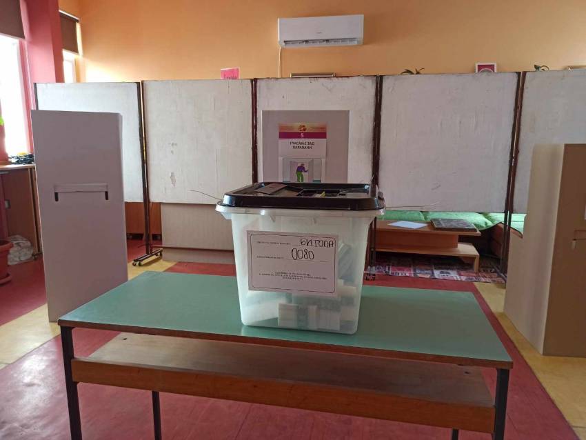 Во Битола, исто се гласа и за  претседател и за пратеници, излезноста над 17 проценти до 11 часот
