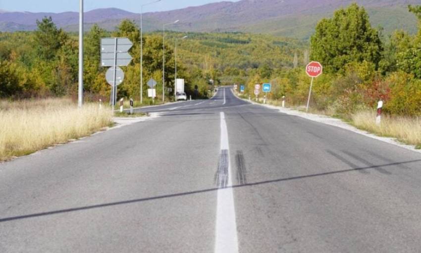 Трагична сообраќајка на патот Битола-Ресен – загина битолчанец, неколкумина се повредени