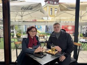 Екс градоначалничката Наташа Петровска се „враќа“ меѓу своите, денеска на чај со кандидатот за советник Јане Велковски