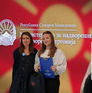 Ученичката Јана Китановска од Битола се закити со државна награда на литературниот конкурс на тема ,,Да ја доближеме правдата поблиску до граѓаните&quot;