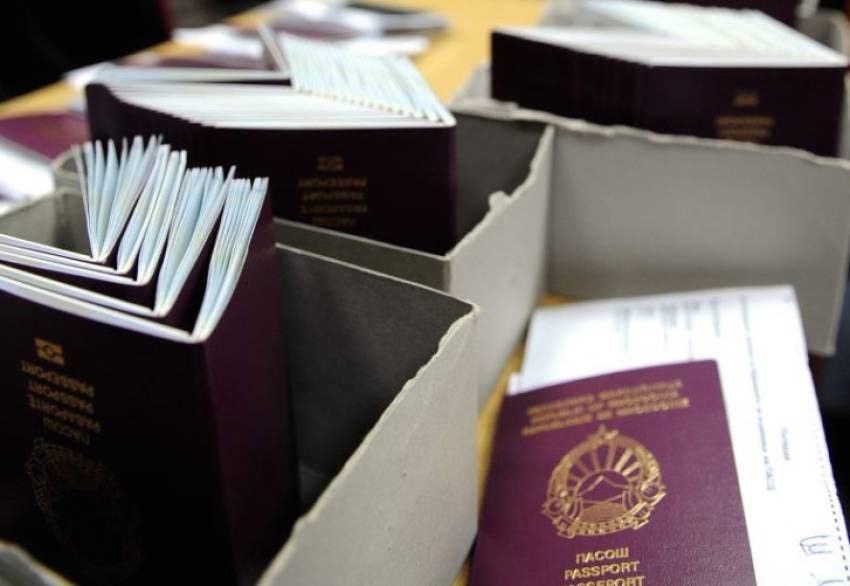 Спасовски-граѓаните на време да ги менуваат пасошите, пред летните турканици