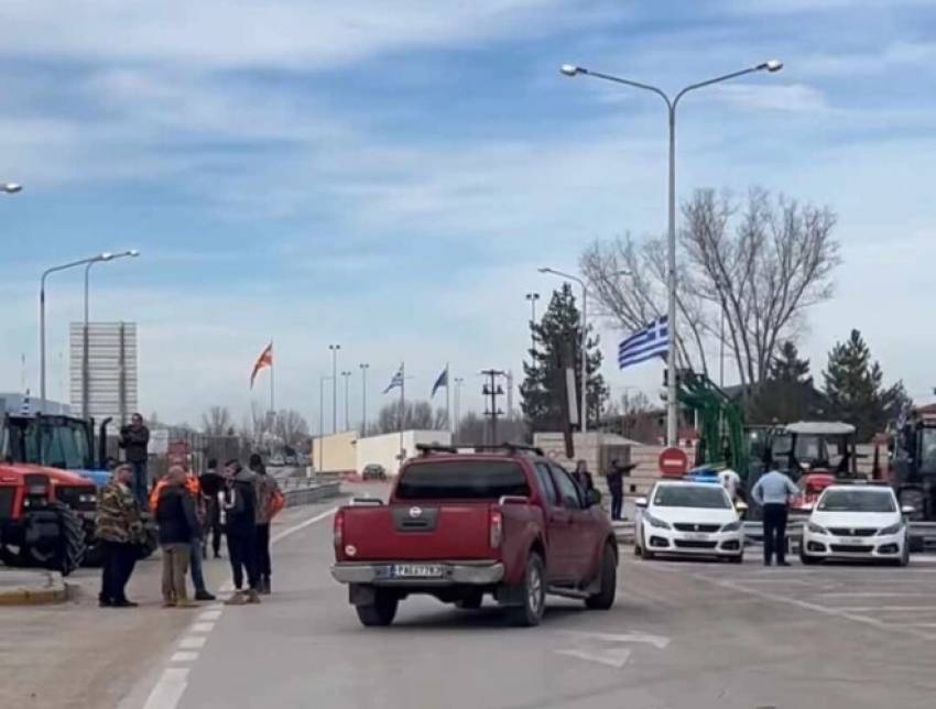 На Меџитлија грчките земјоделци блокираат само камиони