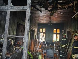 Пожарот ја уништи внатрешноста на старата градска куќа во центарот на Битола
