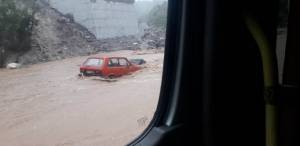 Кај Дреново водата повлече возило, за среќа во него нема патници, јавуваат битолчани очевидци